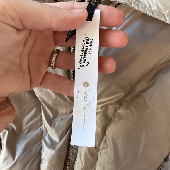 NWT Coco + Carmen Tan Gold Oversized Puffer Vest Size XS (XS-M) Full Zip Pockets - Picture 12 of 15